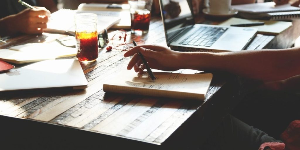 This article explains what a financial advisor does for people investing in Dubai real estate, showing how advisors connect wealth planning with property decisi...