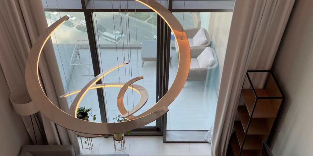 This guide explains how to find and rent a room in Dubai, breaking down the options, costs, legal rules, and practical steps you need to take. It compares share...