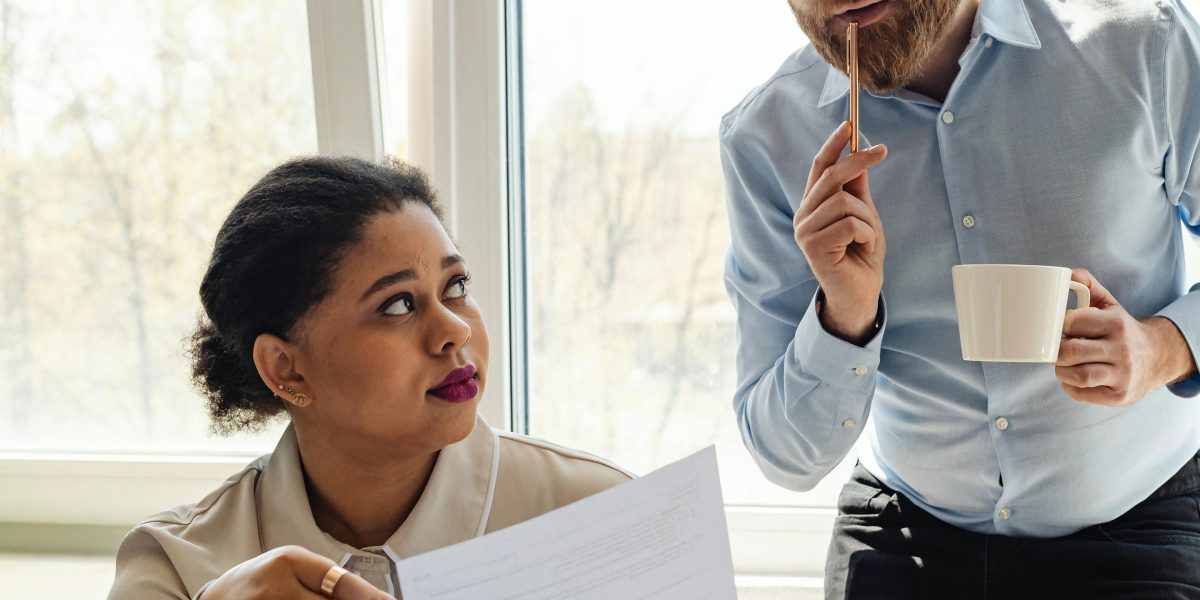 Individuals discussing a rental issue, symbolizing seeking advice or mediating a dispute calmly.