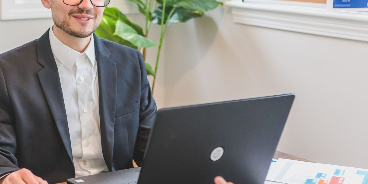 A client and an advisor engaged in a constructive conversation, representing the process of finding and working with a trusted financial expert.