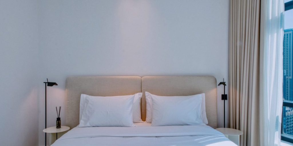 This article explains why monthly studios and furnished short‑term rentals in Dubai have become popular for renters, corporate guests and investors in 2026, and...