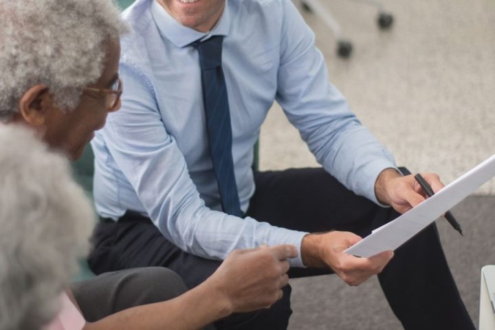 Why You Need a Financial Services Advisor for Dubai Real Estate