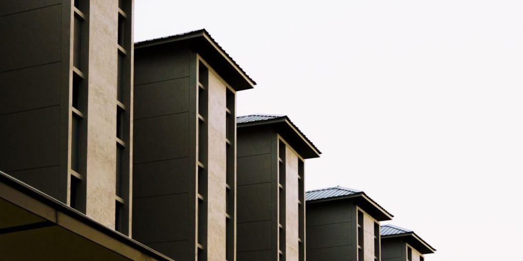 This article explains why Sharjah is an attractive choice for renters, buyers and investors in 2026, summarising market strength, pricing and practical steps. I...
