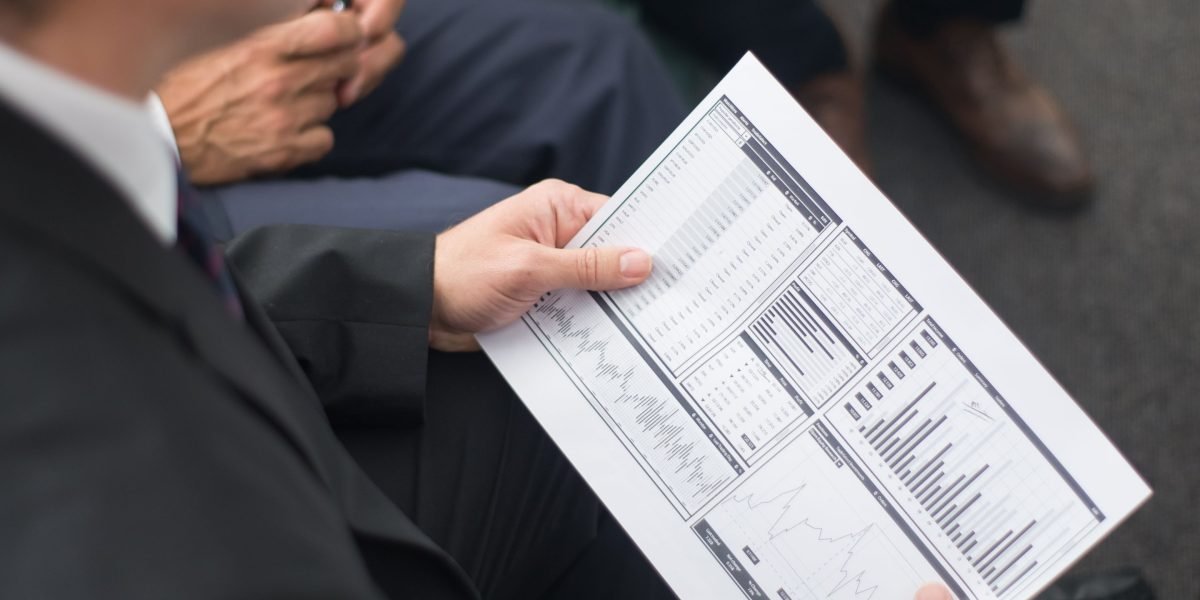 A professional discussion, symbolizing strategic planning for wealth building in a favorable environment.